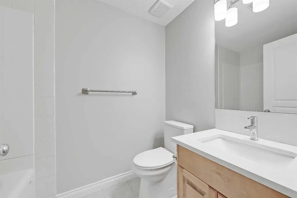 512 56 Avenue SW, #1