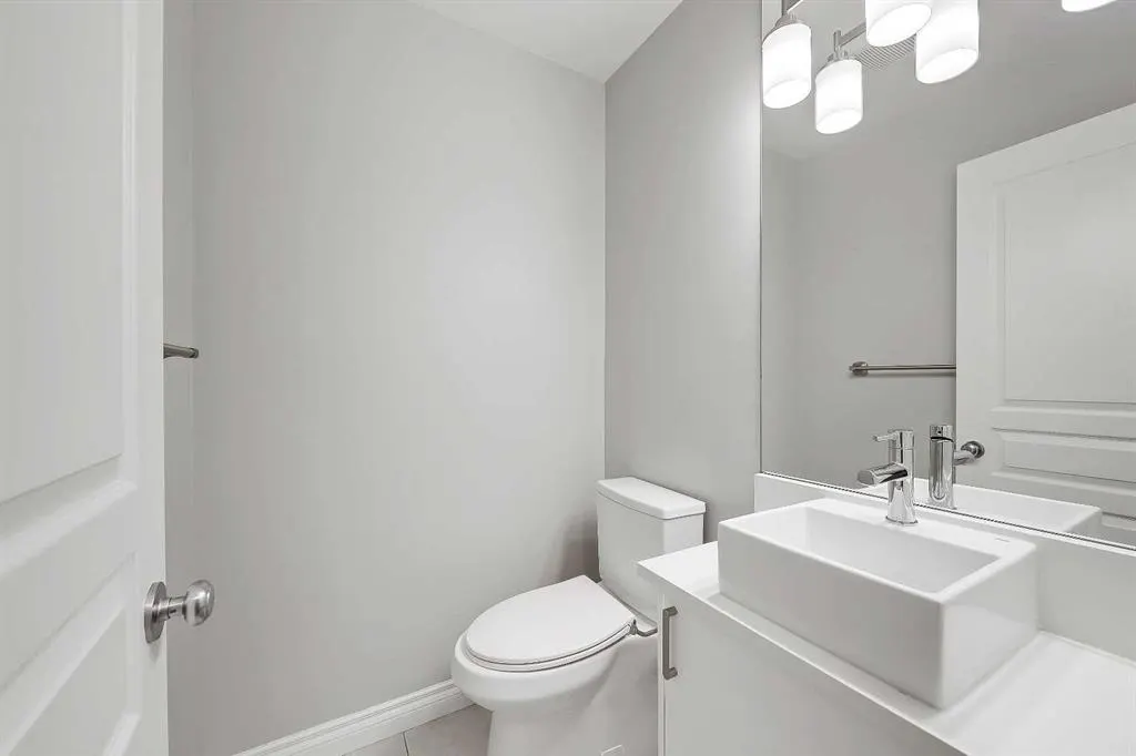 512 56 Avenue SW, #1