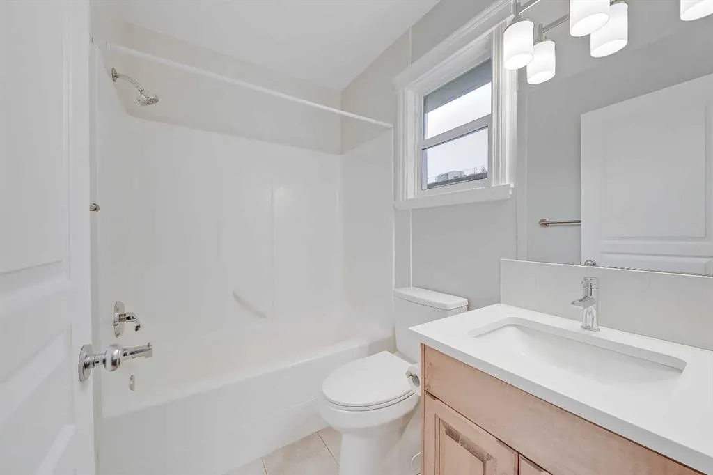 512 56 Avenue SW, #1