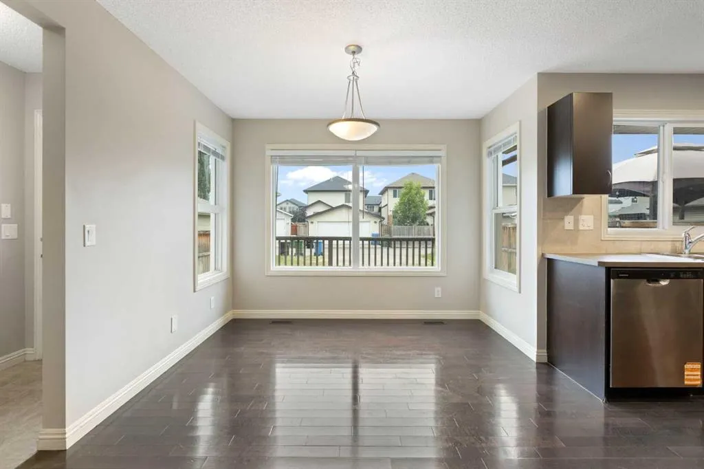 221 Prestwick Terrace SE