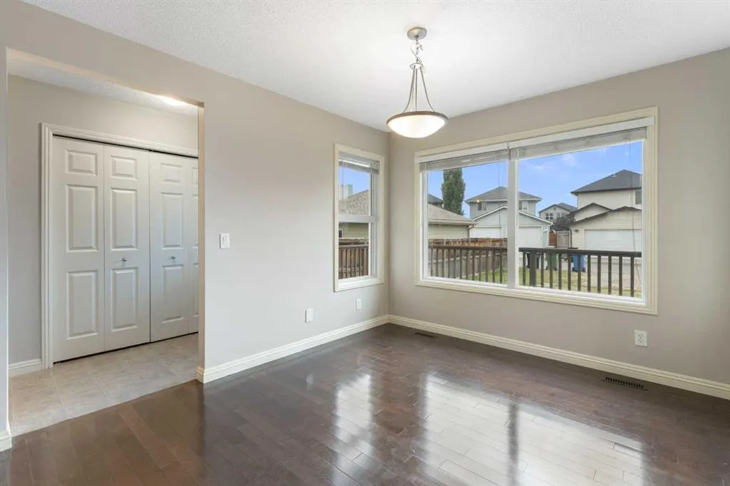 221 Prestwick Terrace SE