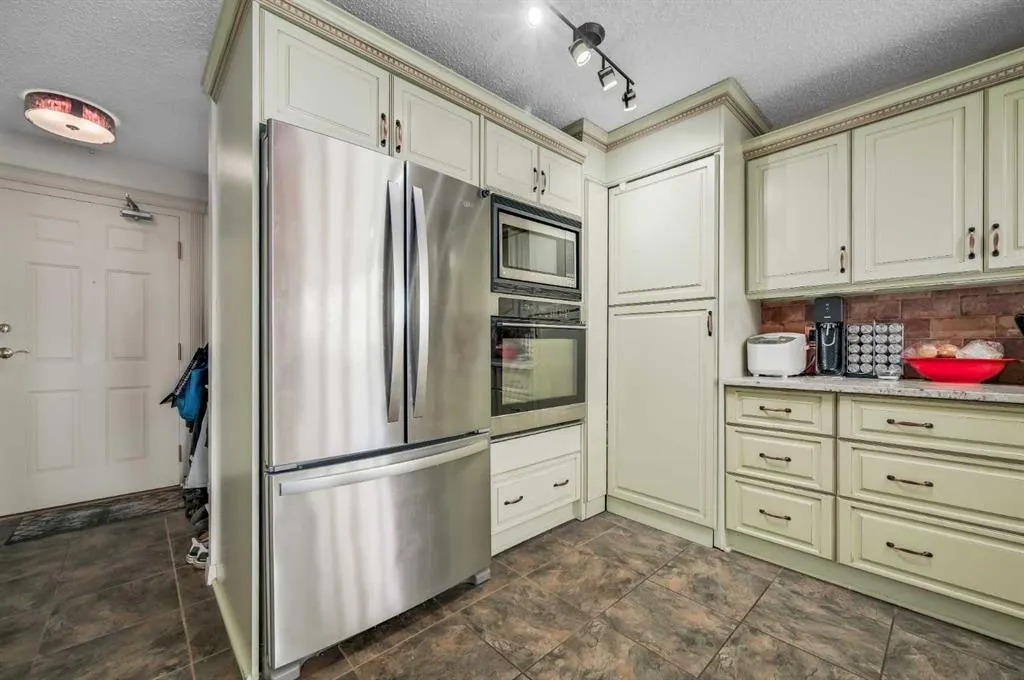 20 Coachway Road SW, #292