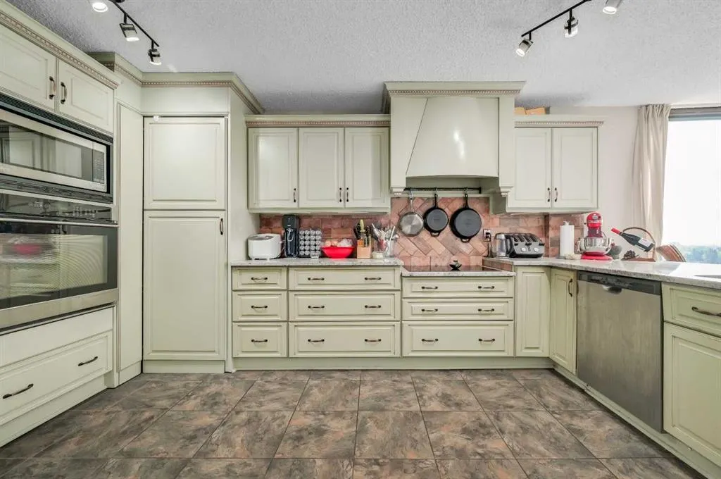 20 Coachway Road SW, #292
