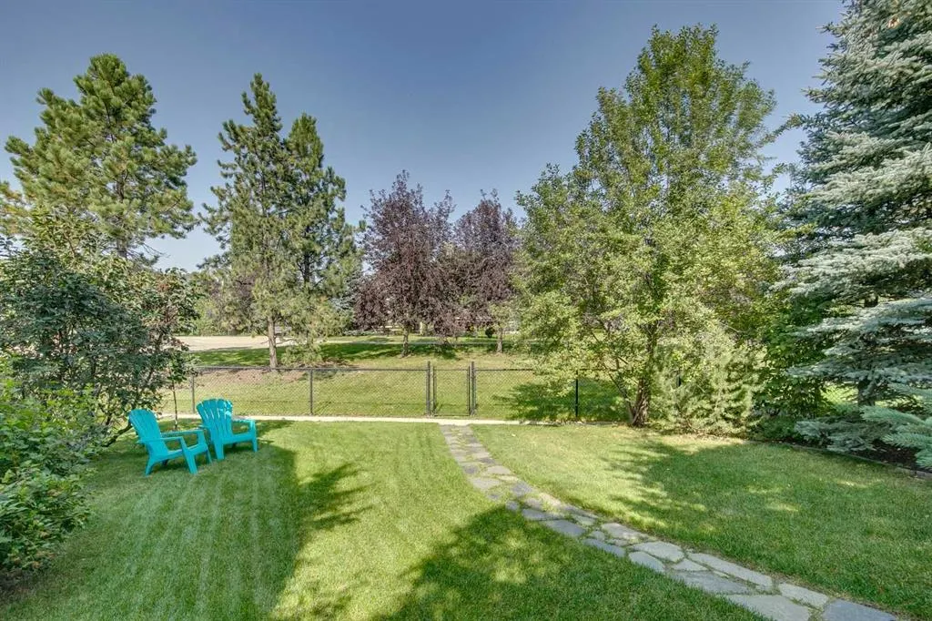 327 Cranleigh View SE