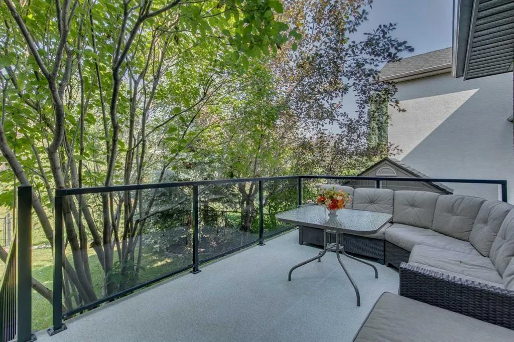 327 Cranleigh View SE