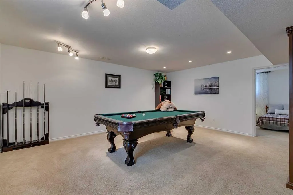 327 Cranleigh View SE