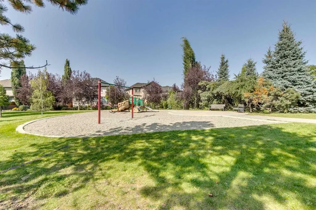 327 Cranleigh View SE