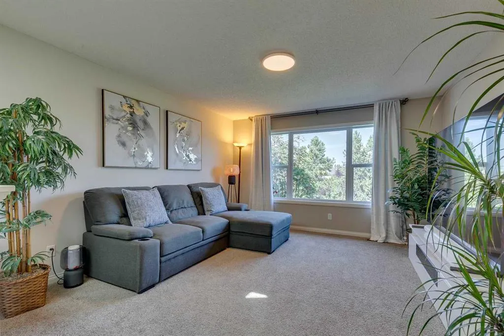 327 Cranleigh View SE