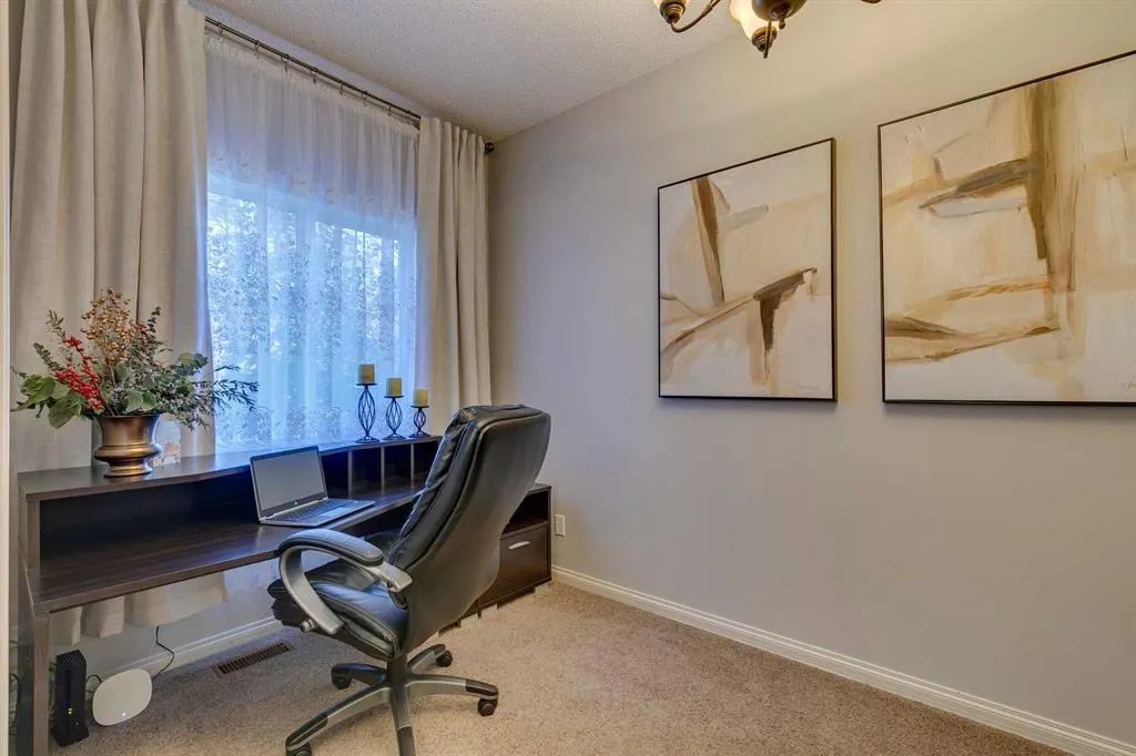 327 Cranleigh View SE