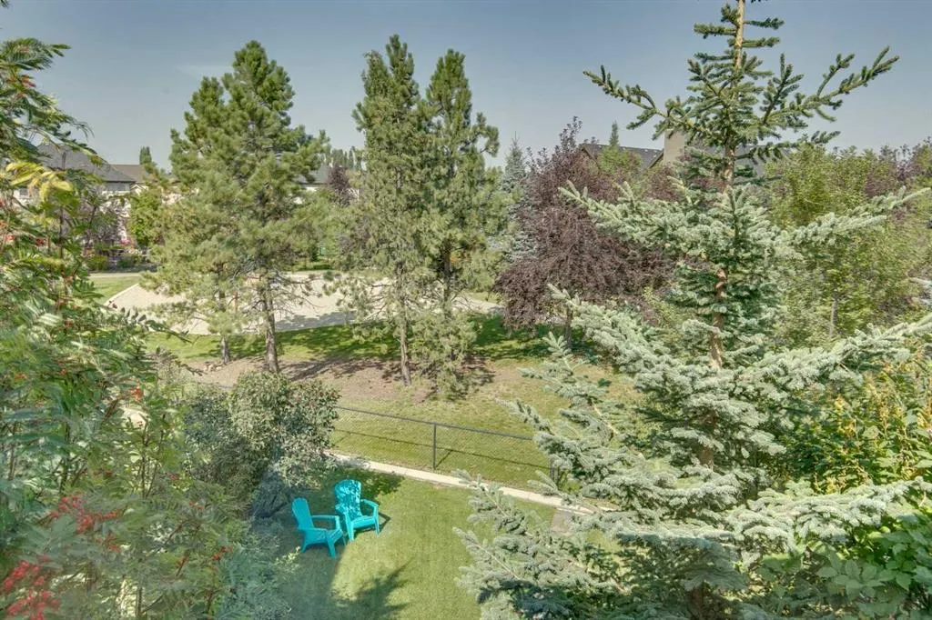 327 Cranleigh View SE