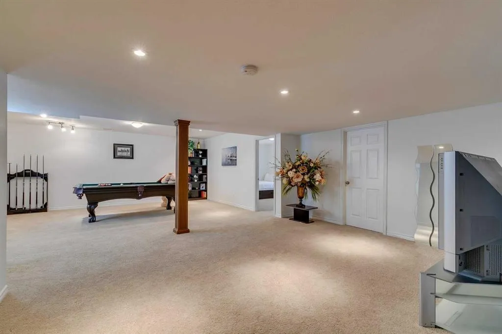 327 Cranleigh View SE