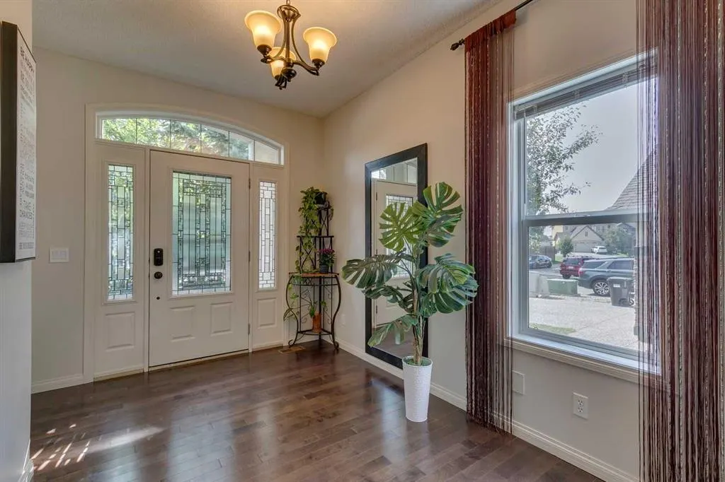 327 Cranleigh View SE