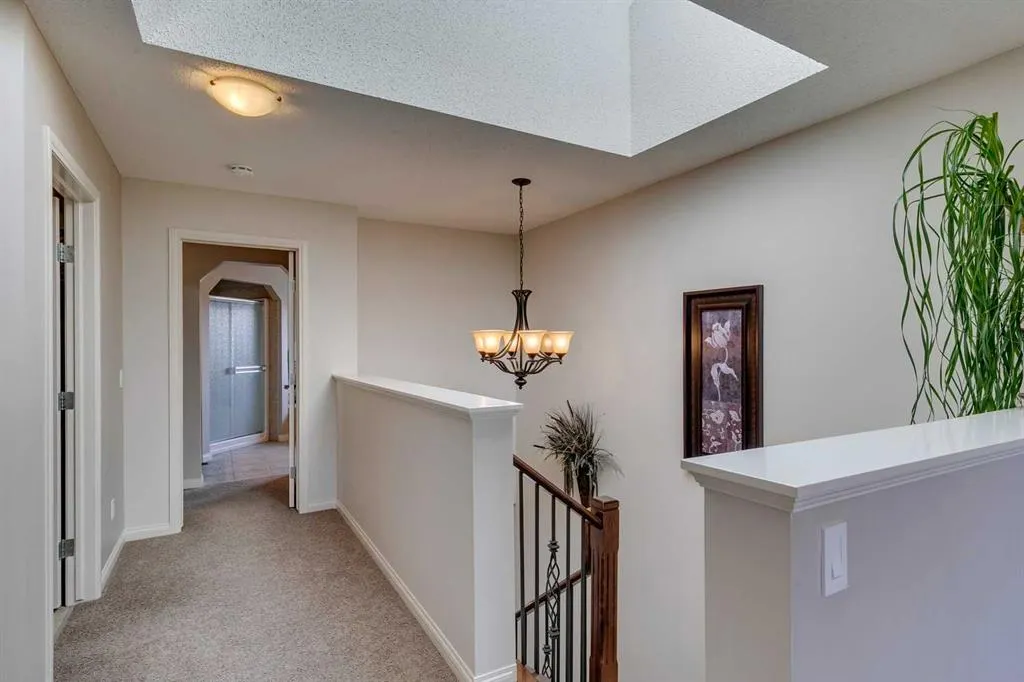 327 Cranleigh View SE