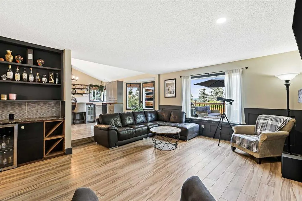 24 Westridge Drive SW