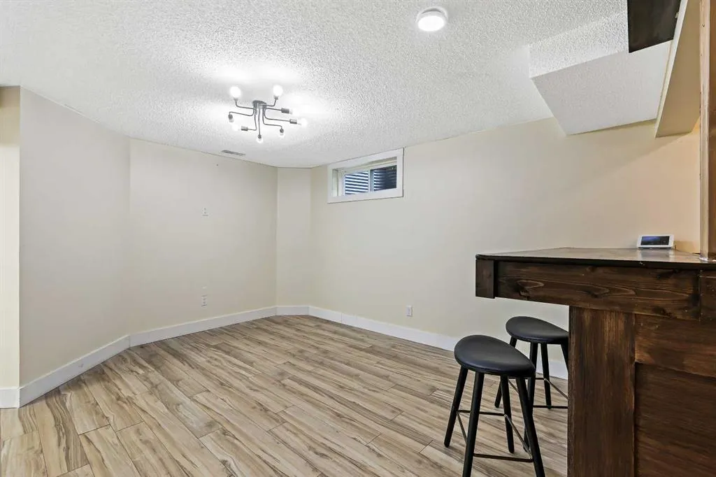 24 Westridge Drive SW