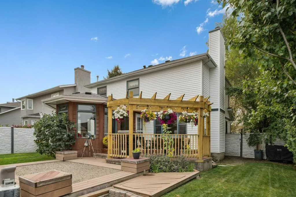 59 Sandringham Close NW