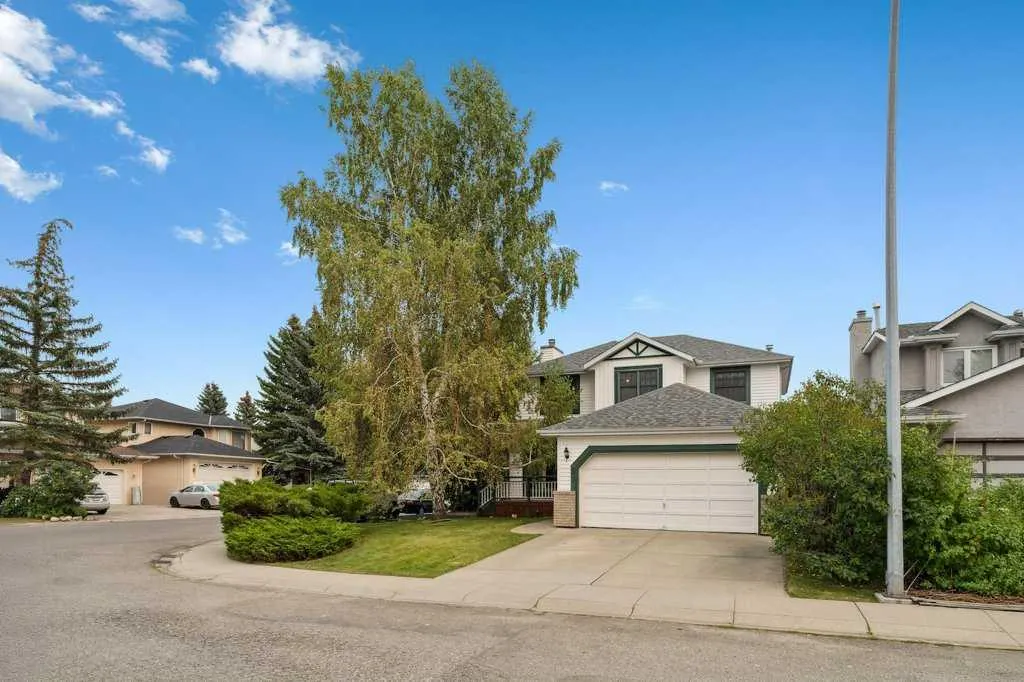 59 Sandringham Close NW