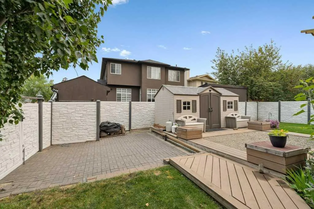 59 Sandringham Close NW