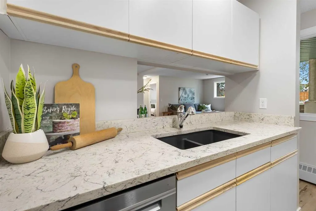 20 Dover Point SE, #110