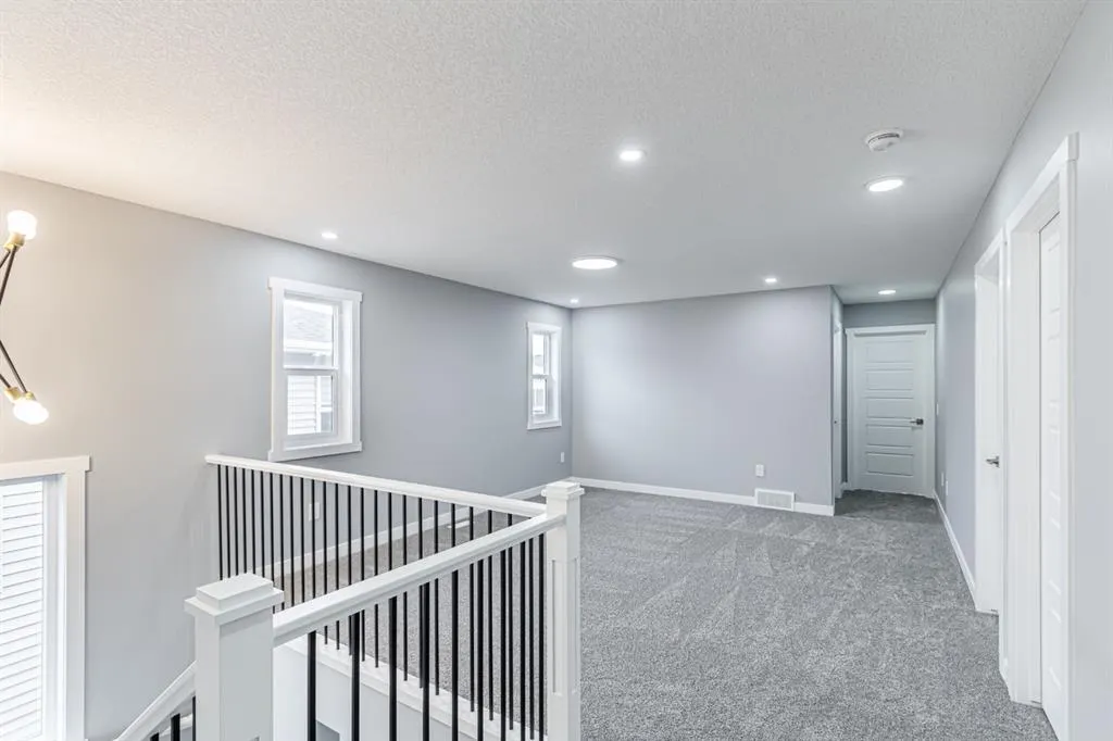 959 Corner Meadows Way NE