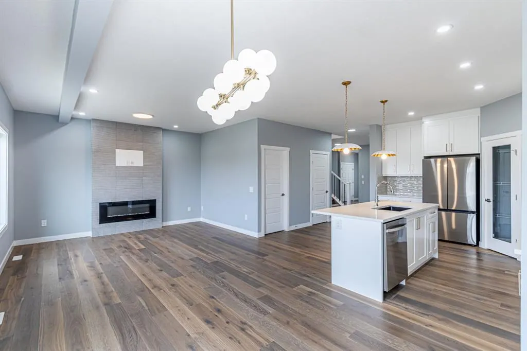 959 Corner Meadows Way NE