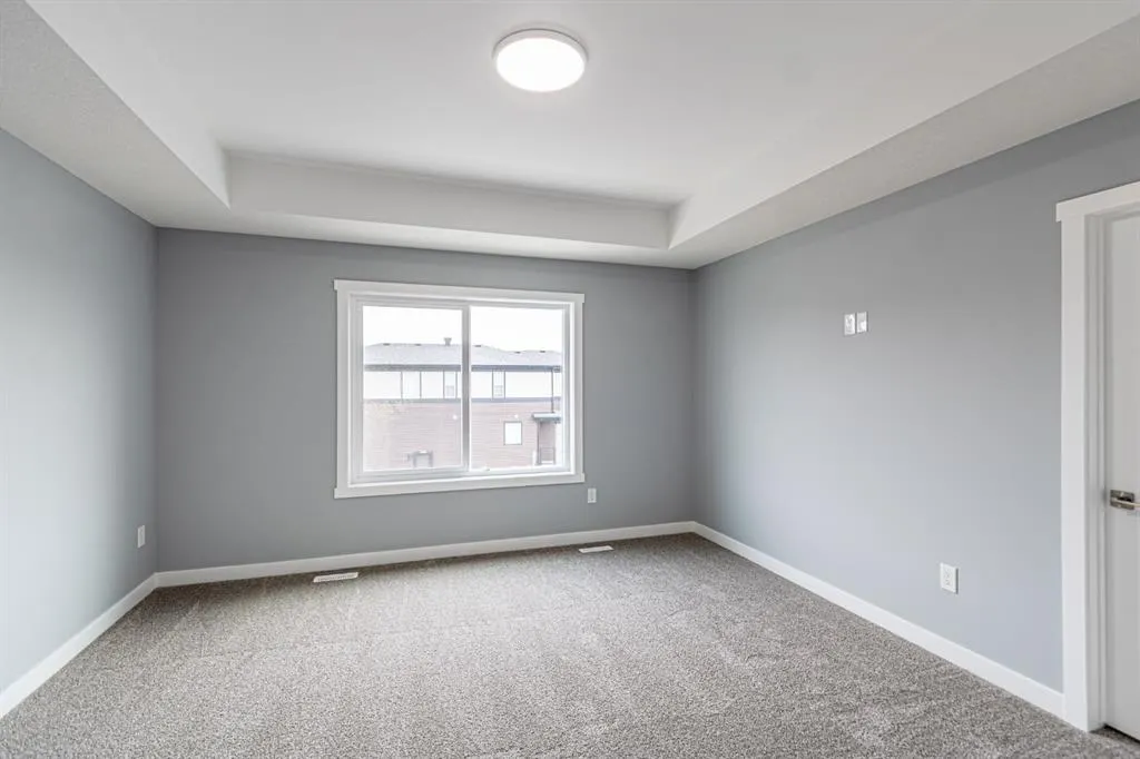 959 Corner Meadows Way NE