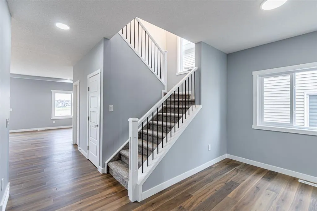 959 Corner Meadows Way NE