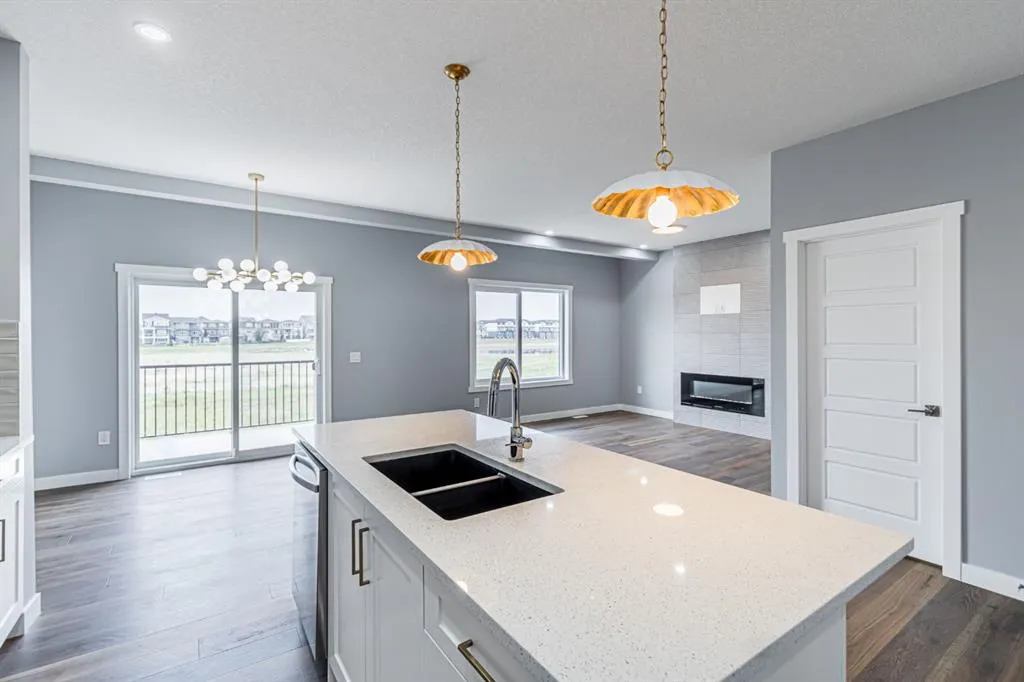 959 Corner Meadows Way NE