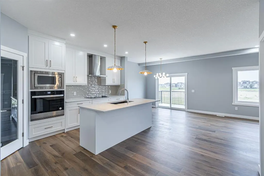 959 Corner Meadows Way NE