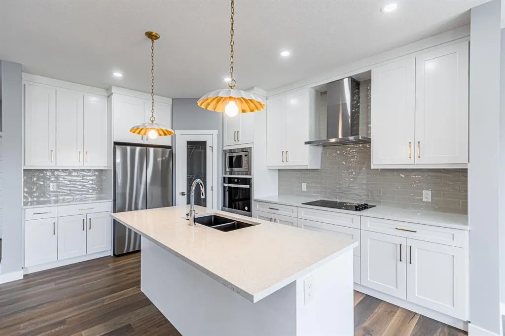 959 Corner Meadows Way NE