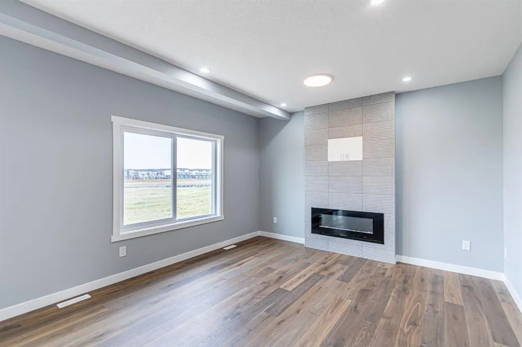 959 Corner Meadows Way NE