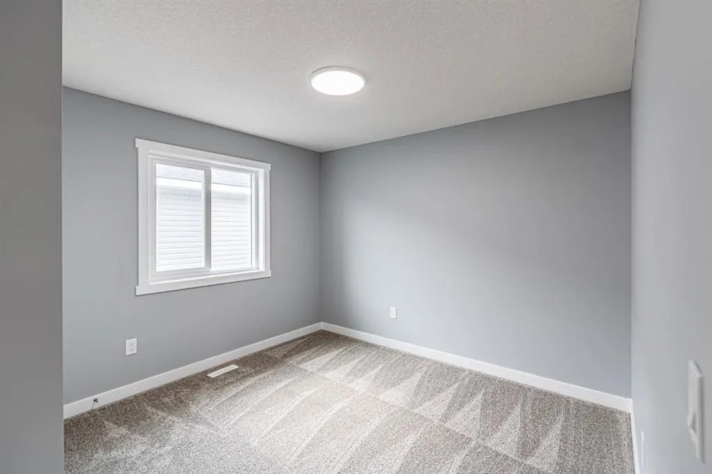 959 Corner Meadows Way NE