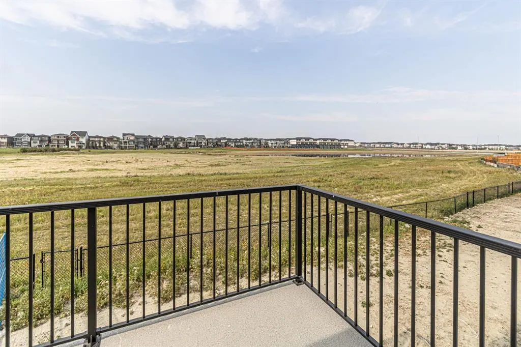 959 Corner Meadows Way NE