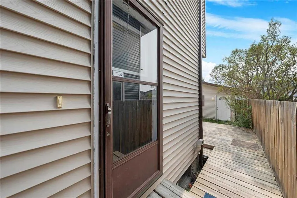 61 Falmere Way NE