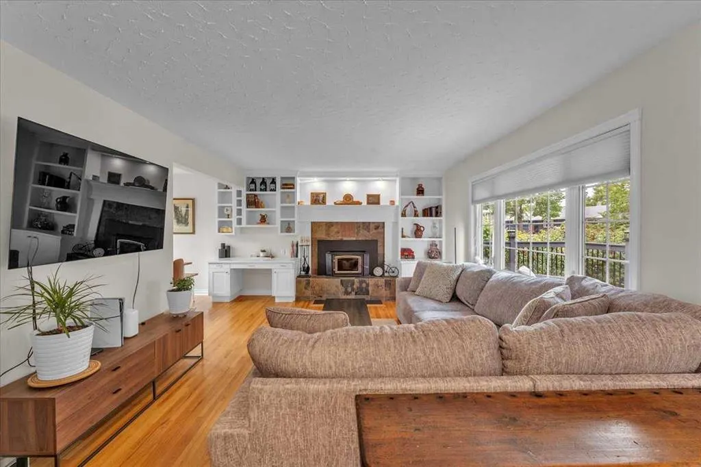 85 Warwick Drive SW
