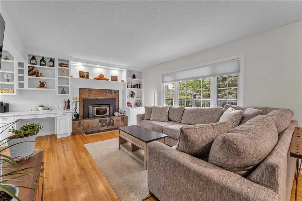 85 Warwick Drive SW