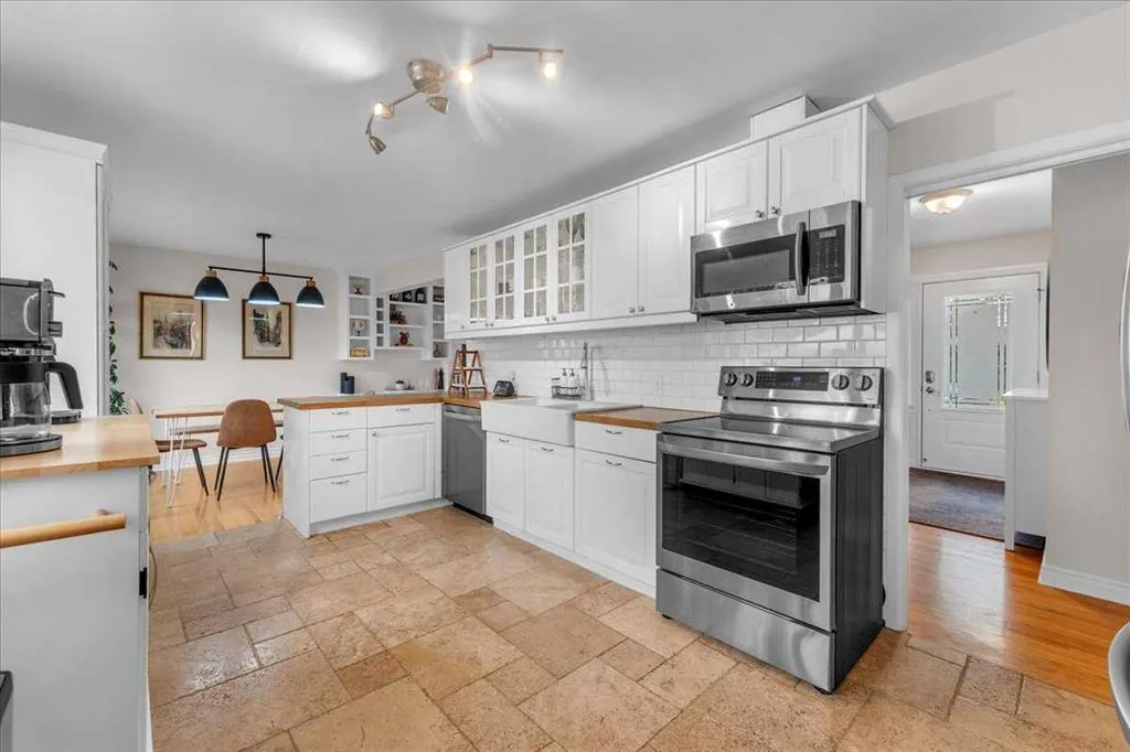 85 Warwick Drive SW