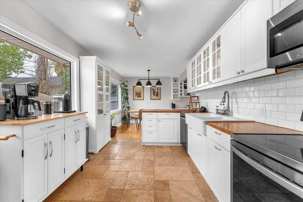 85 Warwick Drive SW