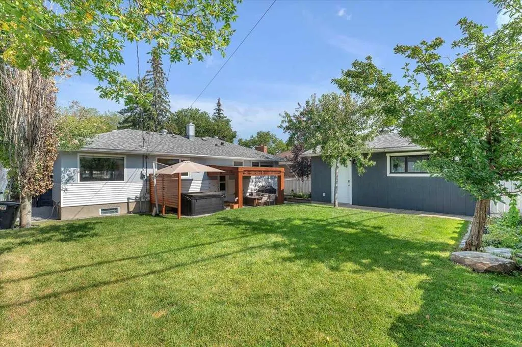 85 Warwick Drive SW
