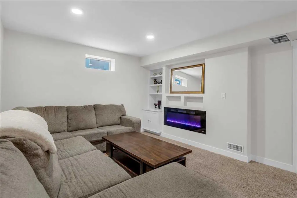 85 Warwick Drive SW
