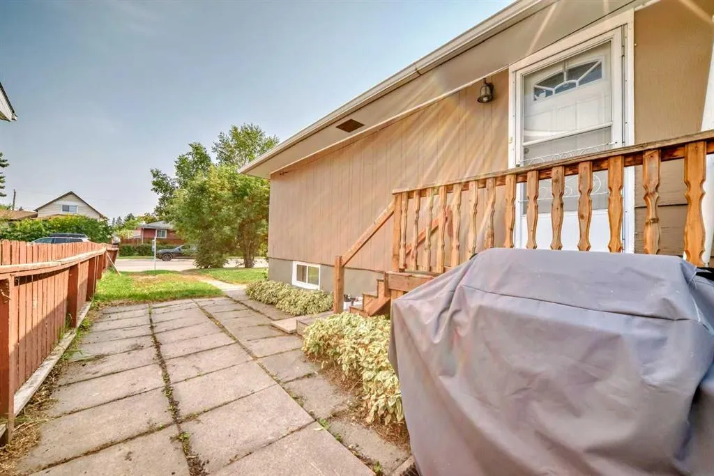 2235 42 Street SE