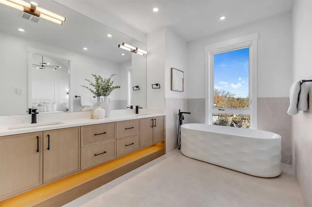 2713 Cochrane Road NW