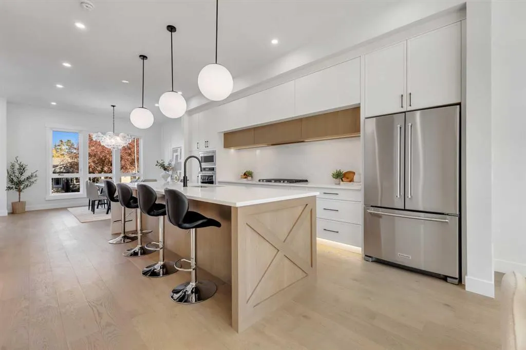 2713 Cochrane Road NW