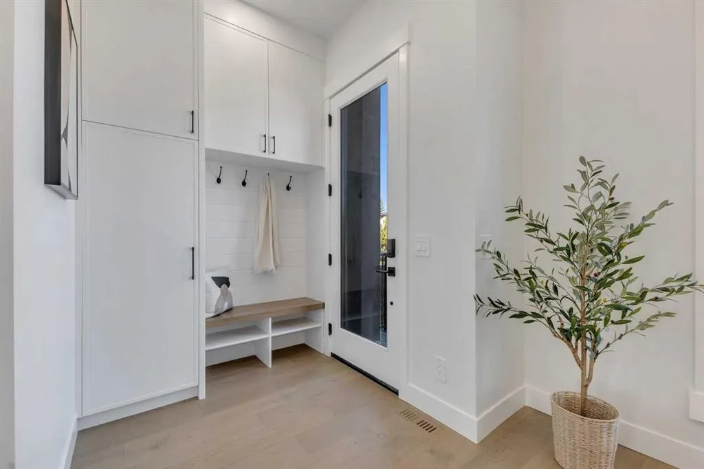 2713 Cochrane Road NW