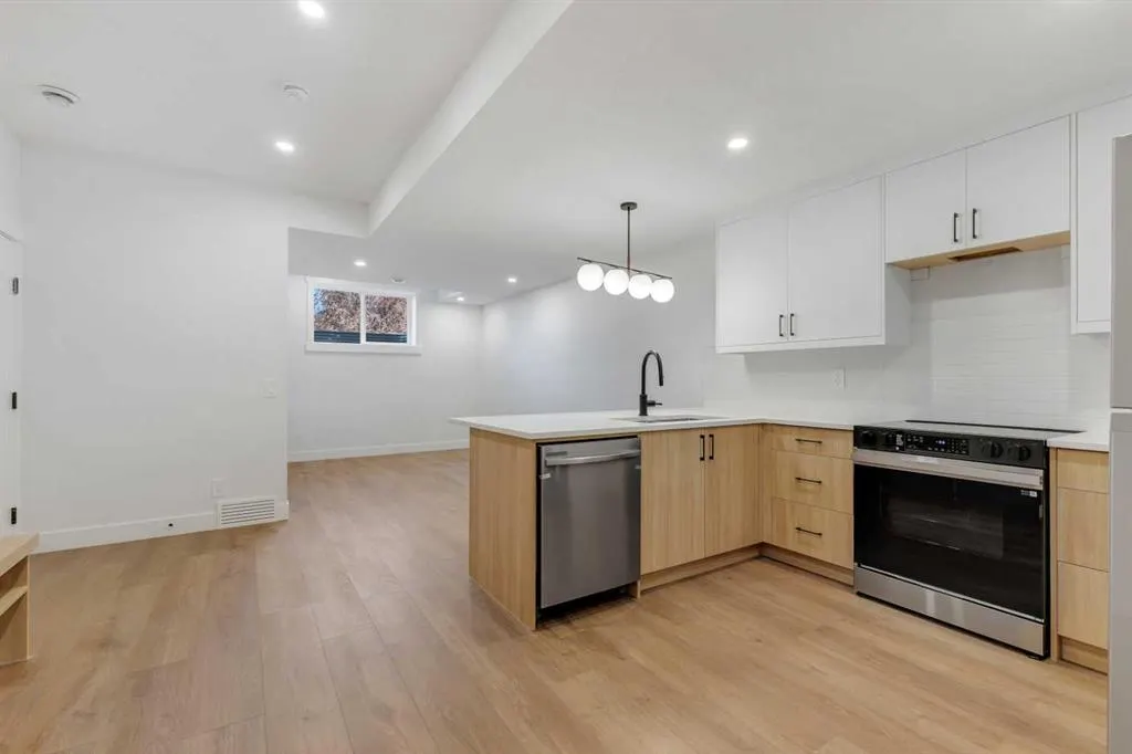 2713 Cochrane Road NW