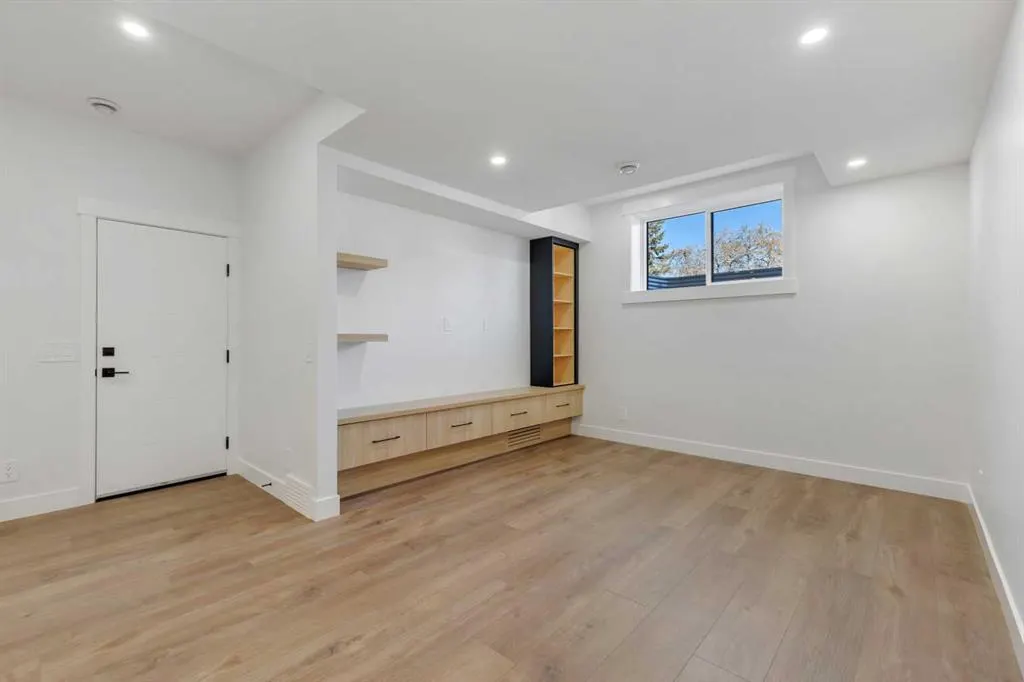 2713 Cochrane Road NW