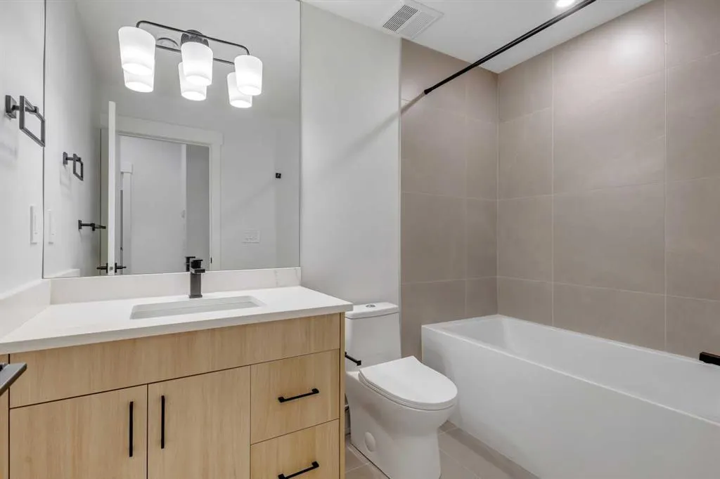 2713 Cochrane Road NW