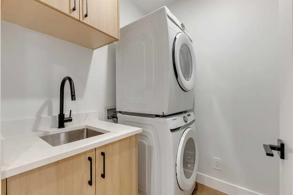 2713 Cochrane Road NW