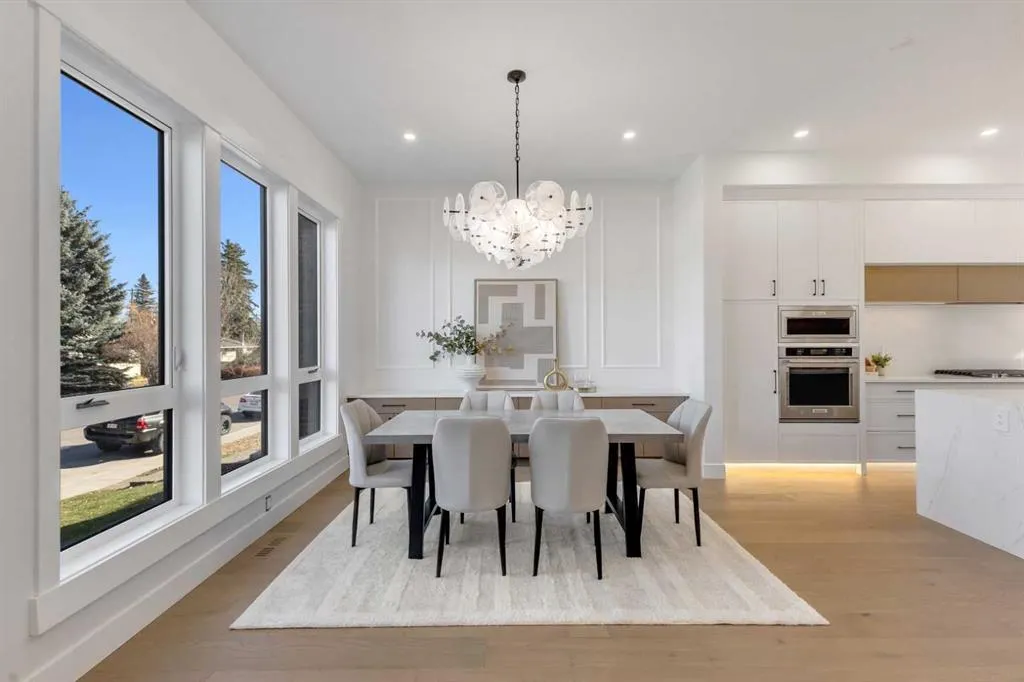 2713 Cochrane Road NW