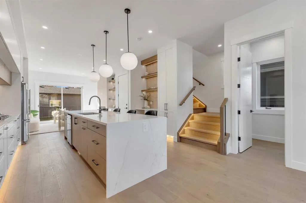 2713 Cochrane Road NW